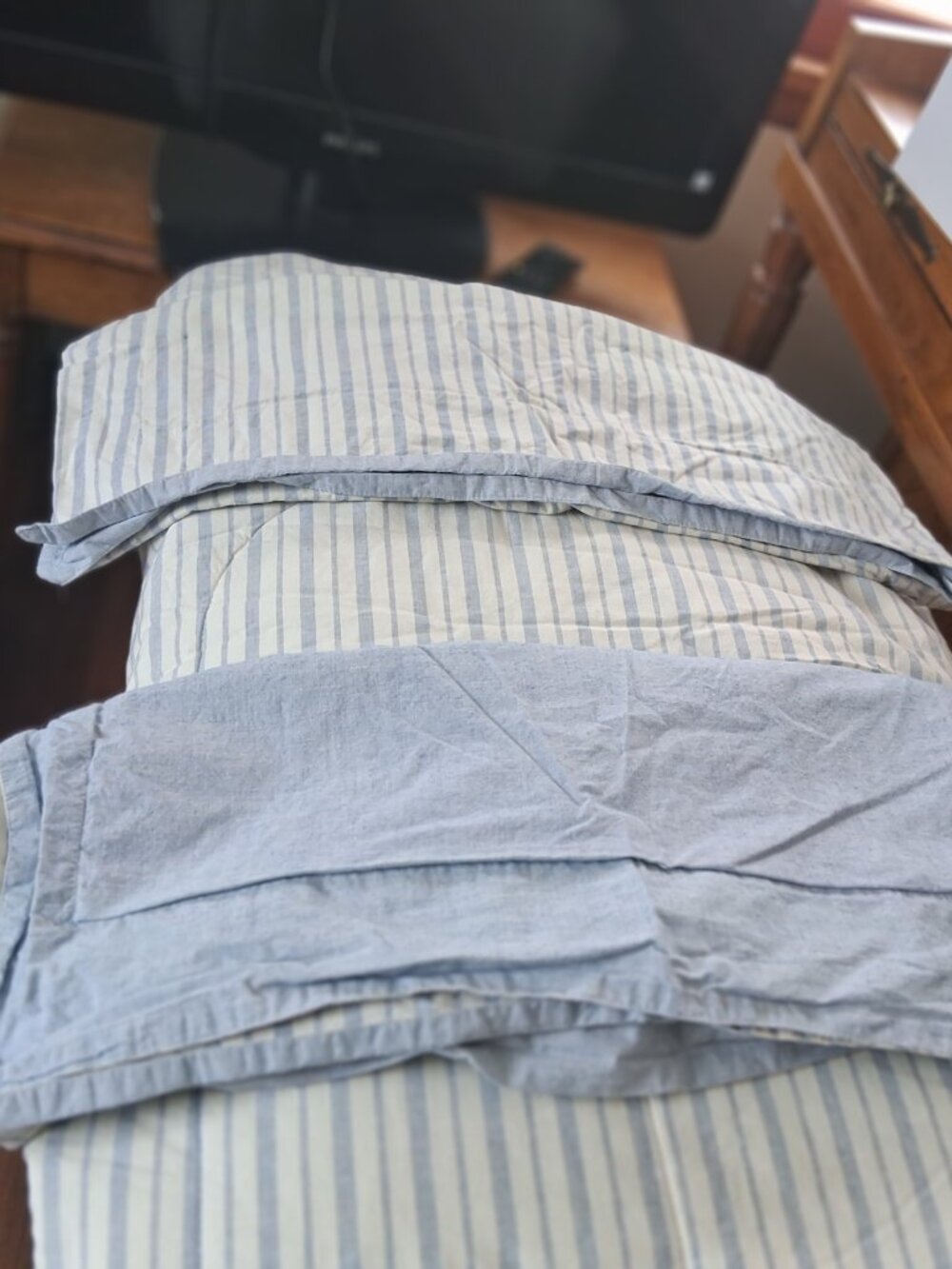 GUESS Home VINTAGE Blue/White Ticking Stripe Full/Queen Comforter Set. FLAWS